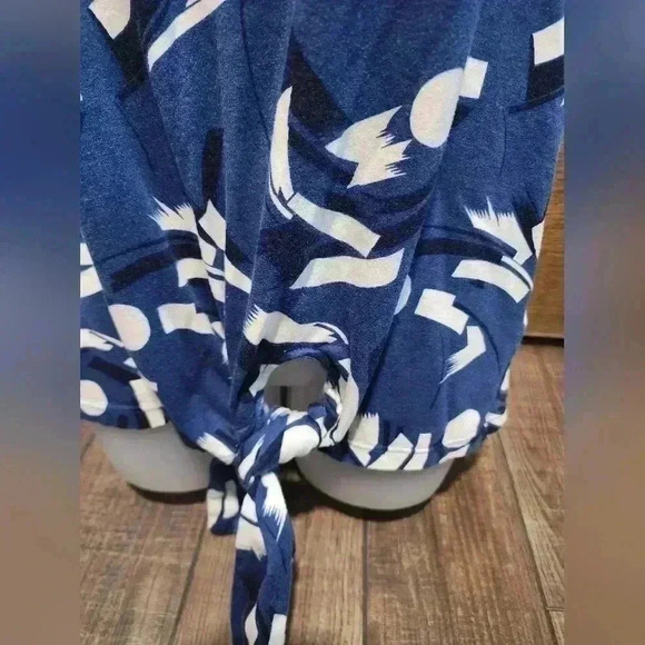 Blue And White Lauren Ralph Lauren Tank Ladies Size XXLarge tie Bottom - Picture 2 of 7